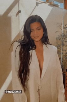 Anyone interested to worship/chat about Kylie Jenner and sexy fat body