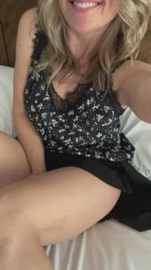 Mom of 3would you still eat my cunt