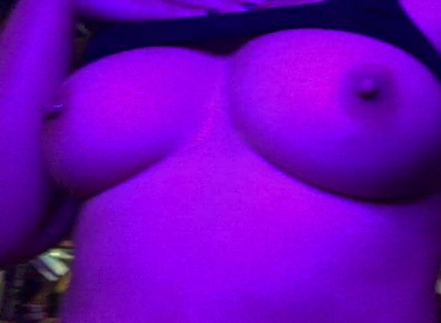 Does this make you wanna make my pinay titties bounce?;)