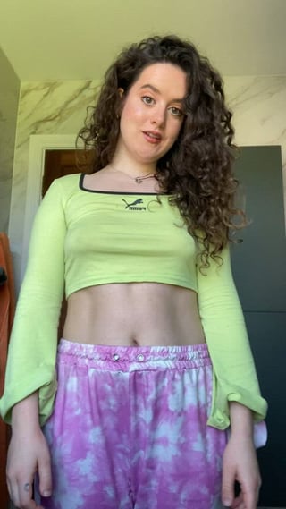 I hope you like Irish ladies with a ravishing pretty bush and meaty booty