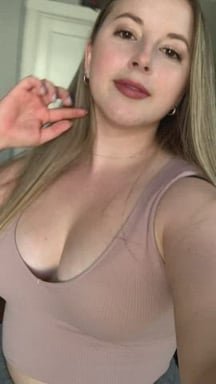 Does daddy like chubby sluts with humongous boobies