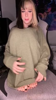 Those baggy clothes were just hiding this killer body