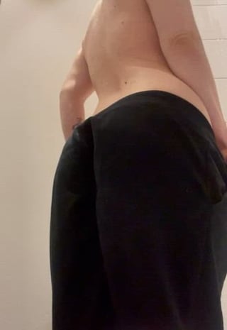 Can I hypnotize you with my humongous butt