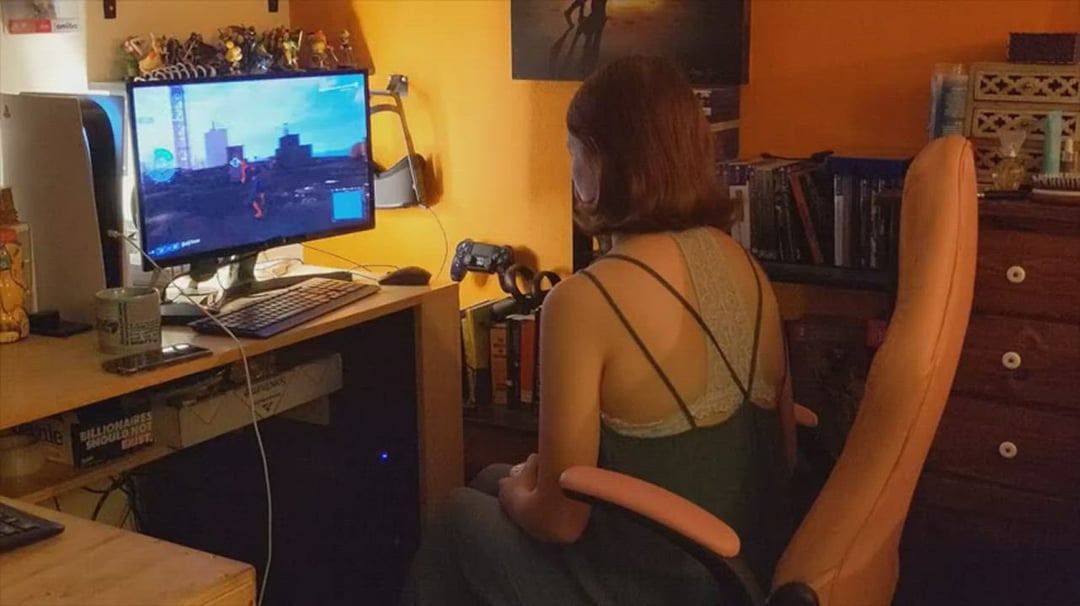 Fucking my lady GF woman while she plays on the PS5