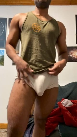 27M Bull looking for hotwives/couples to have some fun