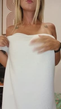 Let's see who the freaks on Reddit are...would you drink my titty milk straight from these boobs