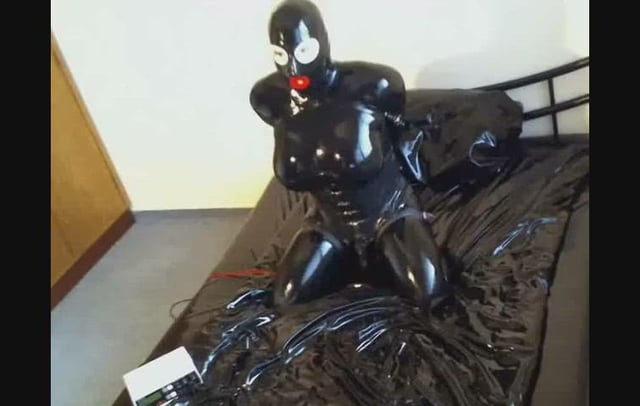 Latex Selfbondage