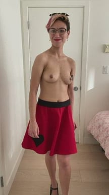 I quickly-handmade this skirt for Halloween a while ago, and it's become one of my favourites to wear